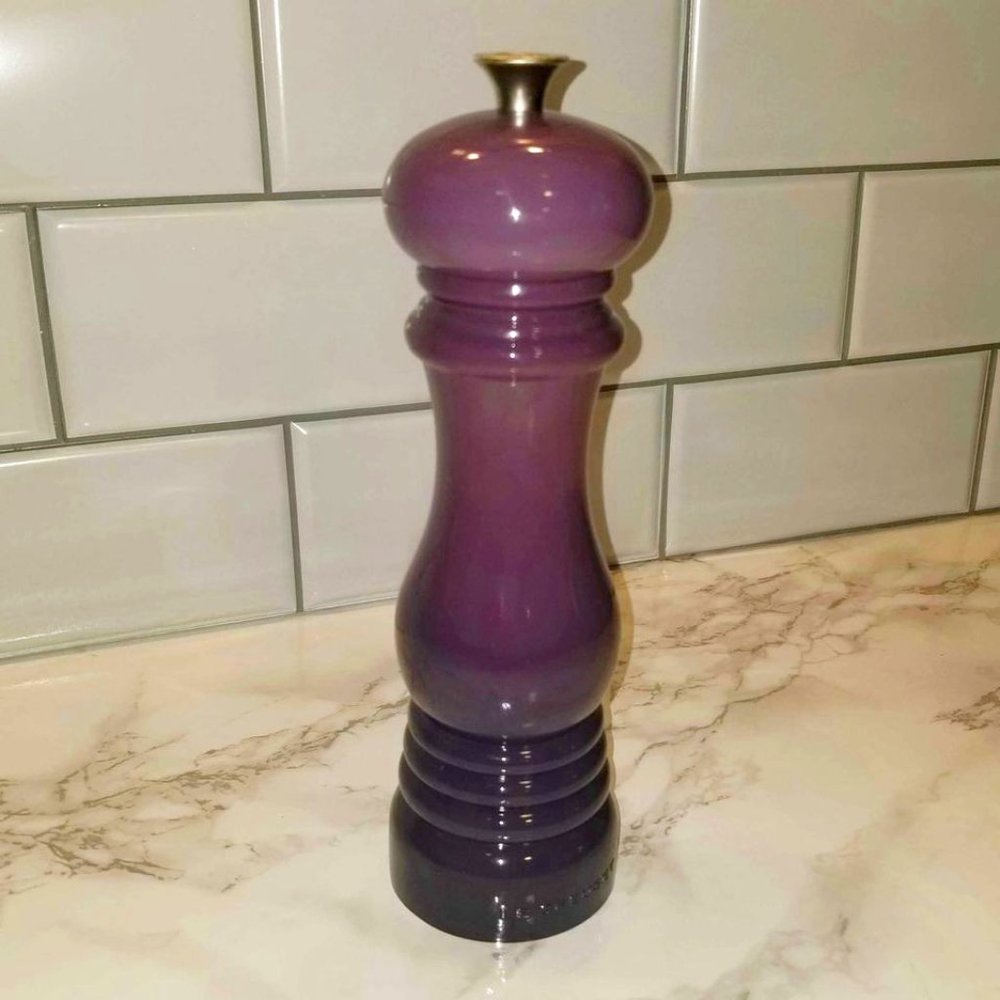 Le Creuset Salt Mill /Grinder in Cassis